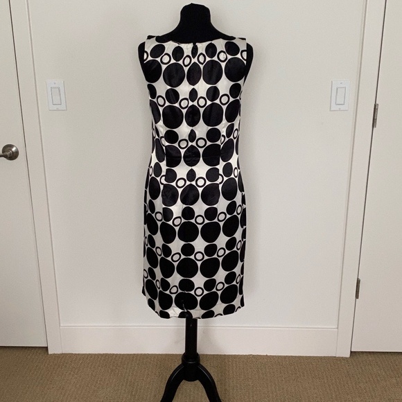 Black and white sleeveless sheath - Picture 2 of 4